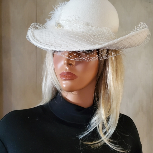 Vintage Miss Bierner Winter White Wool Hat with Veil and Jeweled Feather Plume - Picture 2 of 9